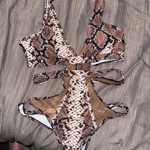 L one piece swim suit never worn